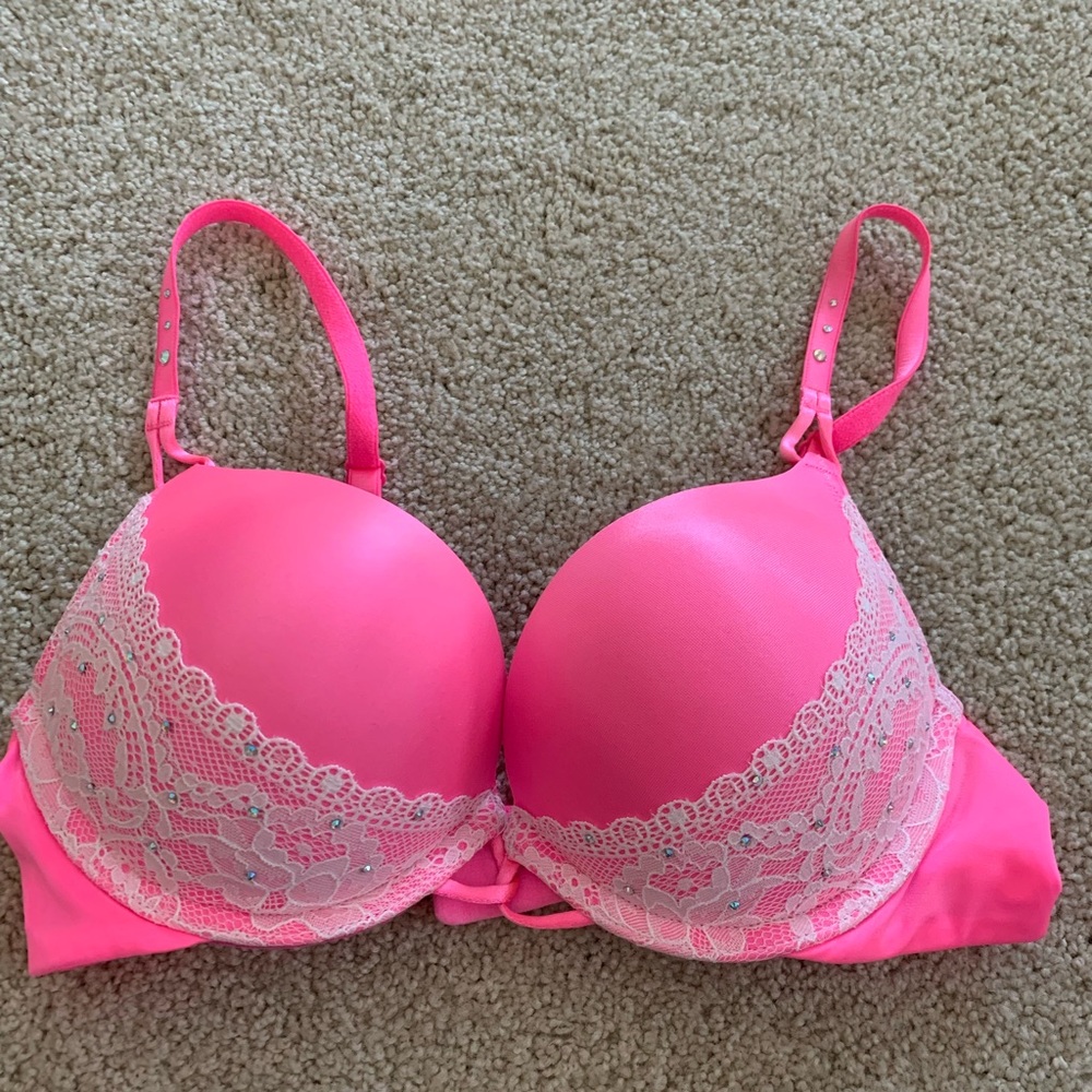 Victoria’s Secret Miraculous Plunge bra